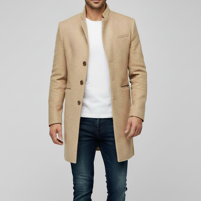 Minimalistischer Herren Einreihiger Business Mantel Michael hängt elegant, bereit für Business-Alltag.