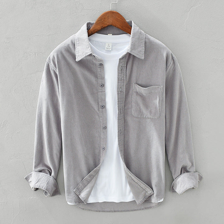 Herren Retro Cordhemd, Langarm, als stilvolles Freizeithemd getragen. Ideal für jeden Anlass, Business Casual.