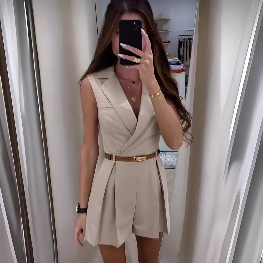 Bequemer, figurbetonter Damen Jumpsuit in Blau, ein vielseitiger Einteiler für Freizeit und festliche Anlässe.