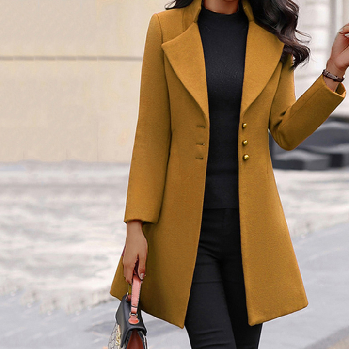 Stilvoller Damen Taillierter Mantel Caitlin. Ein vielseitiger eleganter Outdoormantel für Damen-Fashion.