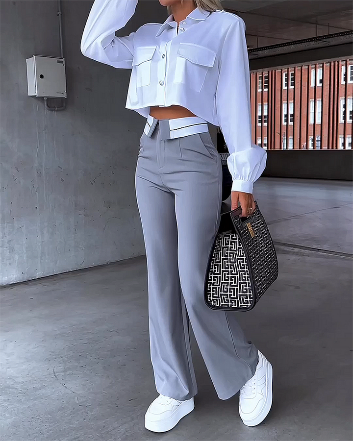 Eleganter taillierter Damen Zweiteiler Anzug in Schwarz für Business & Büro, klassischer Businesslook.