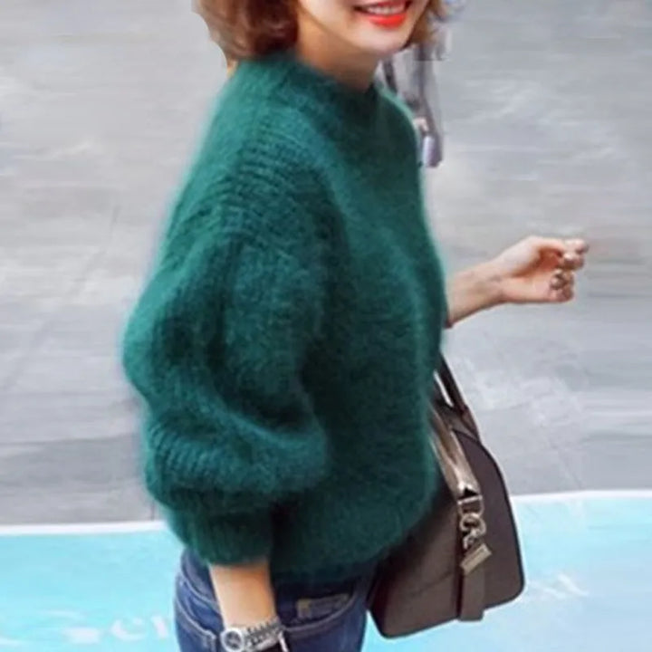 Moderner Damen Strickpullover. Eleganter Winterpullover in hochwertiger Strickqualität für Damenbekleidung.