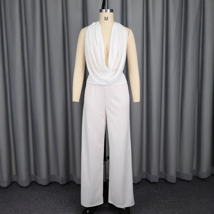 Weißer Damen Jumpsuit, elegant und figurbetont, mit V-Ausschnitt, perfekt für Abende und festliche Veranstaltungen.