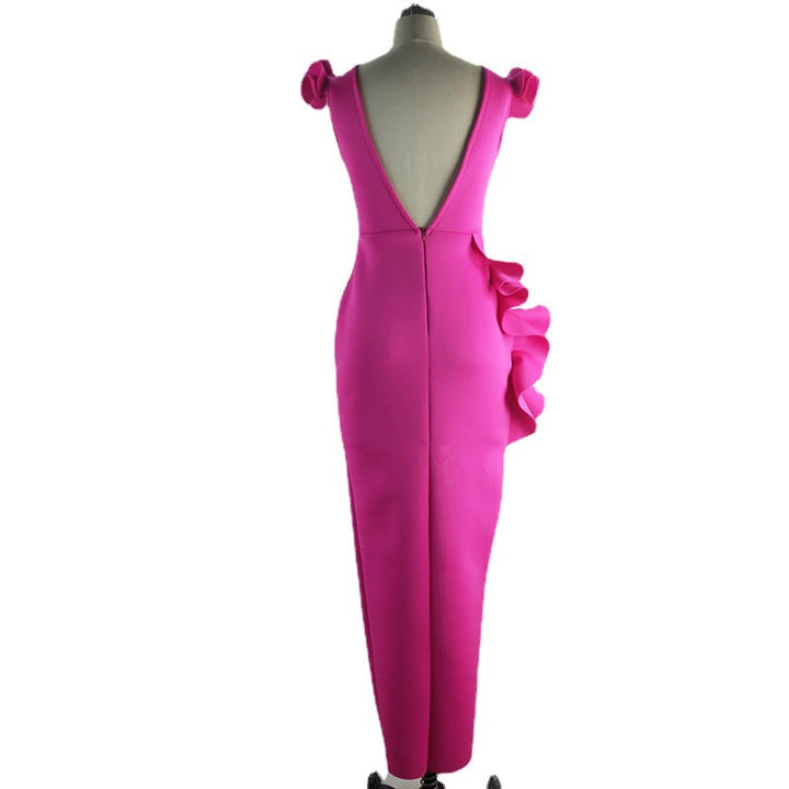 Fließendes, elegantes Damen-Sommerkleid in Magenta. Asymmetrisch, mit Rüschen, V-Ausschnitt und Kurzarm. Für besondere Anlässe.