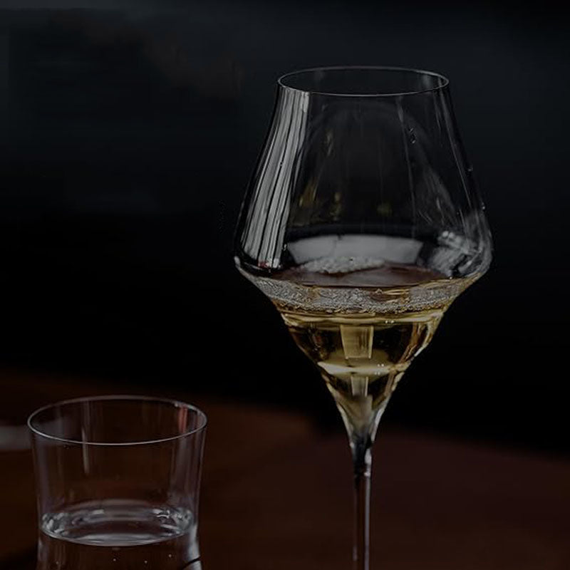 Luxuriöses Berlin Kristall Trinkglas, handgefertigt für Eleganz. Ideal als Geschenk oder für Ihre Glaswaren-Sammlung.