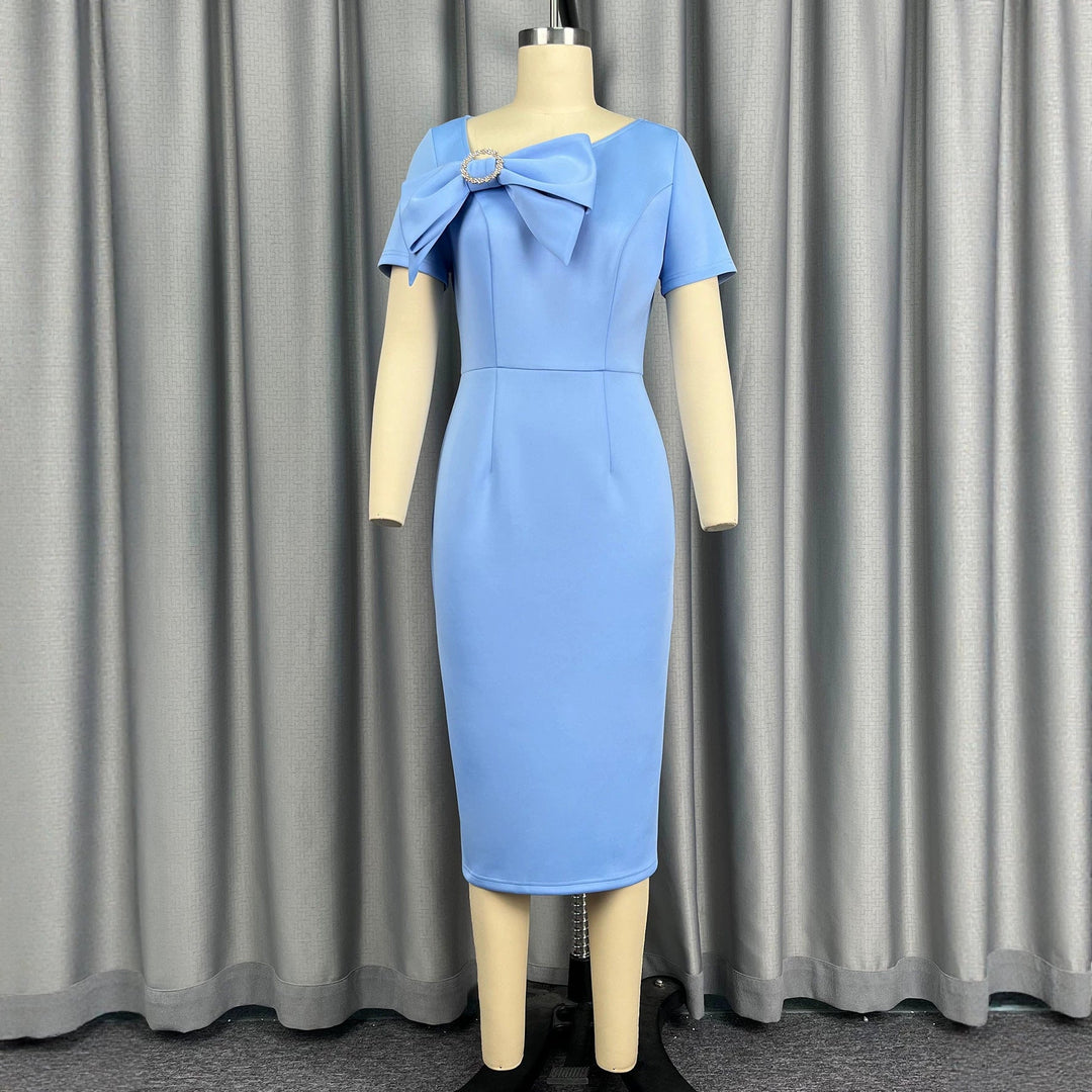 Figurbetontes blaues Damen Abendkleid Etuikleid, perfekt für festliche Events und elegante Auftritte.