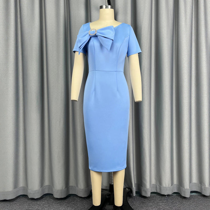 Figurbetontes blaues Damen Abendkleid Etuikleid, perfekt für festliche Events und elegante Auftritte.