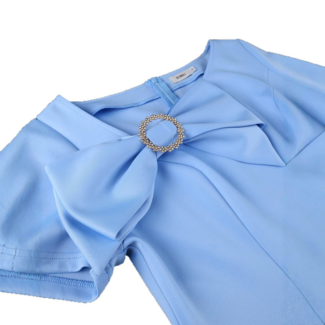 Chic blaues Etuikleid als Abendkleid oder Cocktailkleid, mit elegantem Schnitt für gehobene Anlässe.