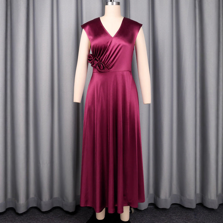 Fließendes ärmelloses Damen Abendkleid in Burgund mit elegantem Seitenschlitz, ideal für festliche Events.