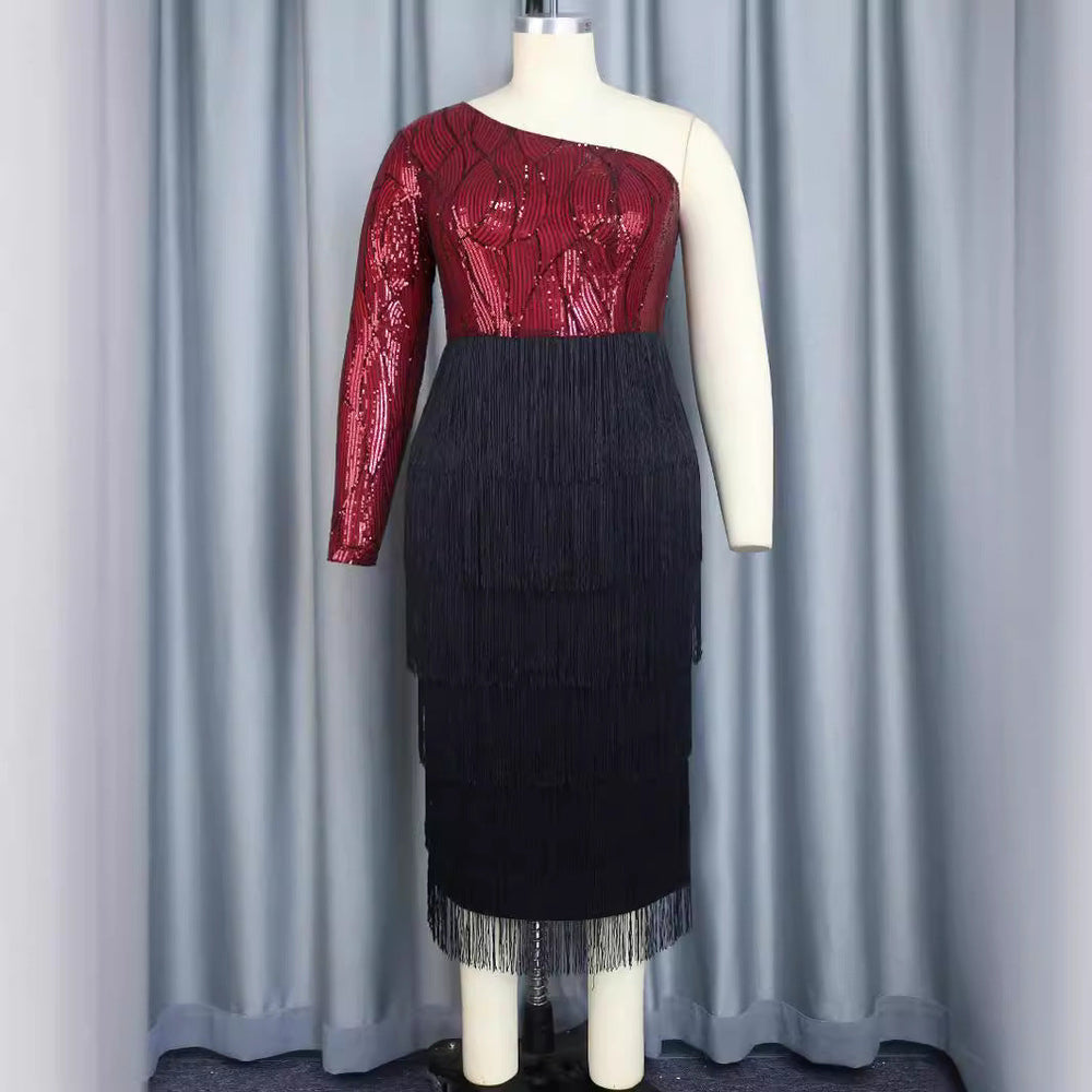 Glamouröses Pailletten-Fransenkleid für Damen. Perfekt als Abendkleid oder Partykleid. Stilvoll & schick.
