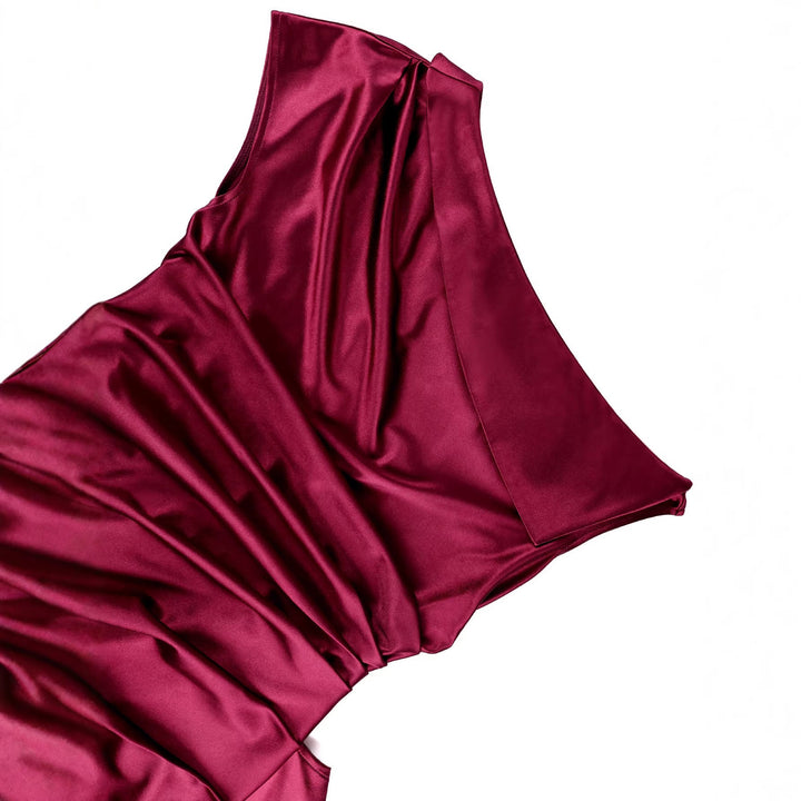 Festliches, elegantes Damen Wickelkleid in Burgunderrot mit Rüschensaum; figurbetont für stilvolle Auftritte.