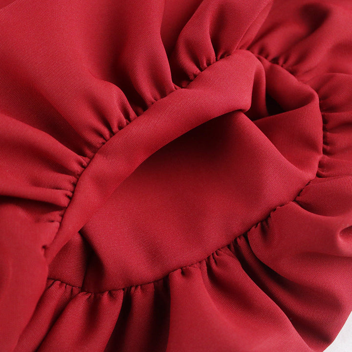 Burgunderrotes, elegantes Damen-Faltenkleid mit modischen Puffärmeln und V-Ausschnitt. Vielseitiges Sommerkleid.
