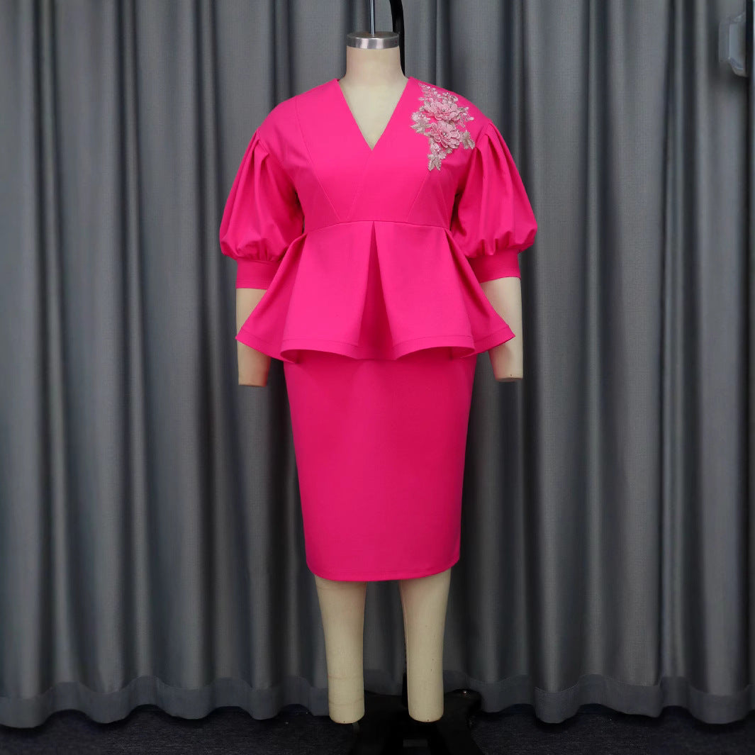 Modisches Damen A-Linien Abendkleid mit markanten Puffärmeln und detailreichem floralem Design, sehr weiblich.
