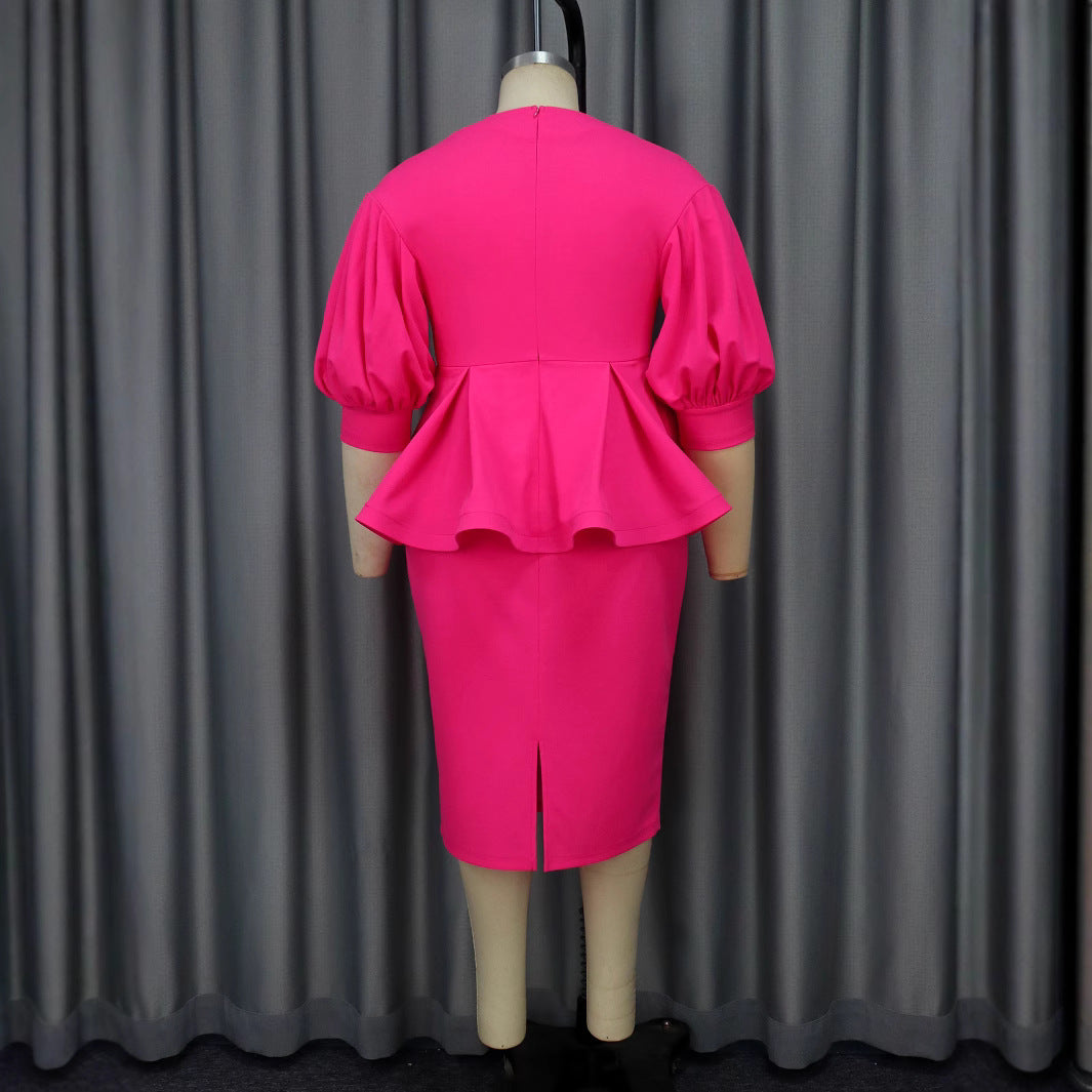 Stilvolles Damenkleid in A-Linie mit V-Ausschnitt, kurzen Puffärmeln & ansprechendem Blumenmuster für Events.