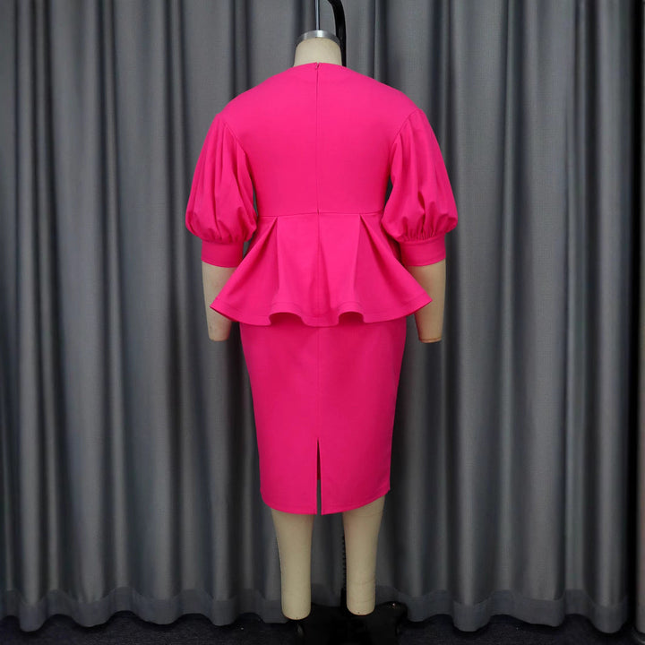 Stilvolles Damenkleid in A-Linie mit V-Ausschnitt, kurzen Puffärmeln & ansprechendem Blumenmuster für Events.