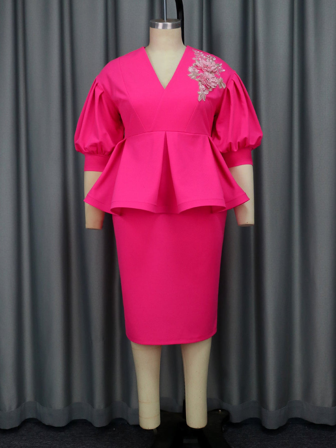 Trendiges Damen A-Linien Partykleid mit Puffärmeln und wunderschönem floralem Design, ein echter Blickfang.