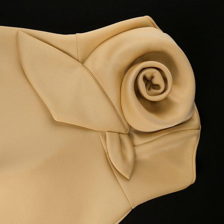 Luxuriöses Damen-Rosenkleid in Khaki, schulterfrei, mit floralen Applikationen für besondere Feiern.