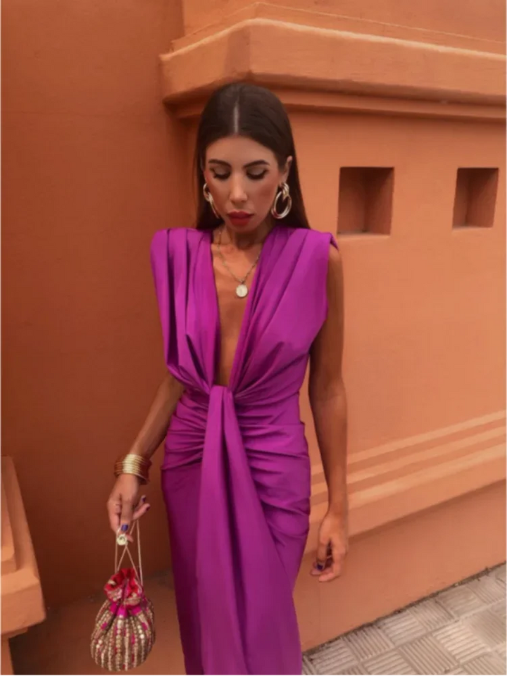 Langes Damen Abendkleid 'Malina' mit V-Ausschnitt & tailliertem Schnitt. Perfektes Festkleid für Abendmode.
