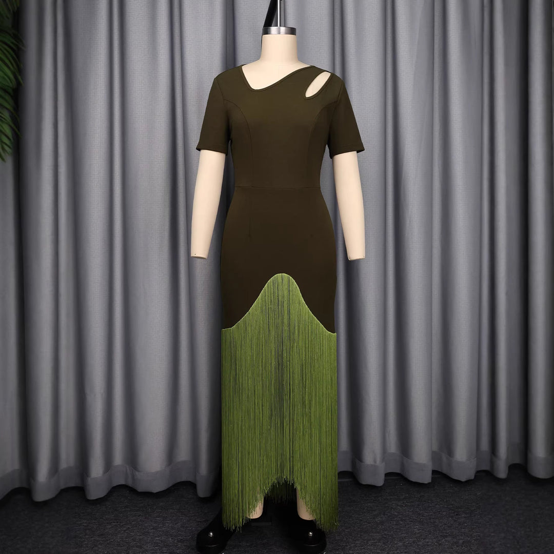 Grünes elegantes Damen-Langarmkleid mit asymmetrischem Saum und stylischem Cut-Out, ideal für festliche Anlässe.