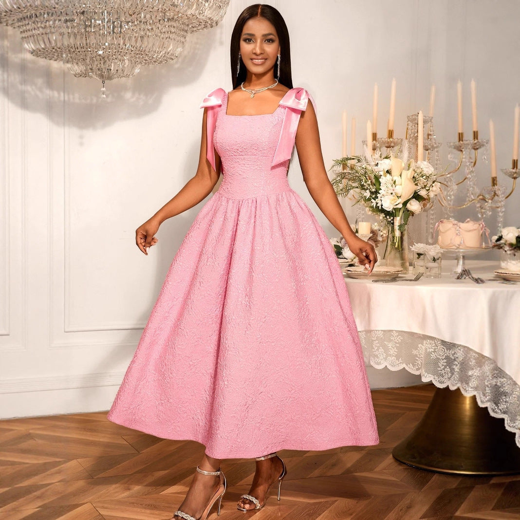Elegantes Damen Abendkleid mit breiten Satinschleifen; perfekt für festliche Anlässe & Partys.