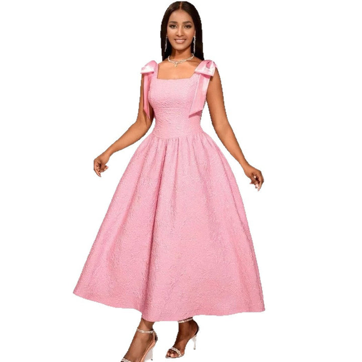 Figurbetontes Damen Partykleid mit breiten Satinschleifen; ein elegantes Maxikleid für Frauen.