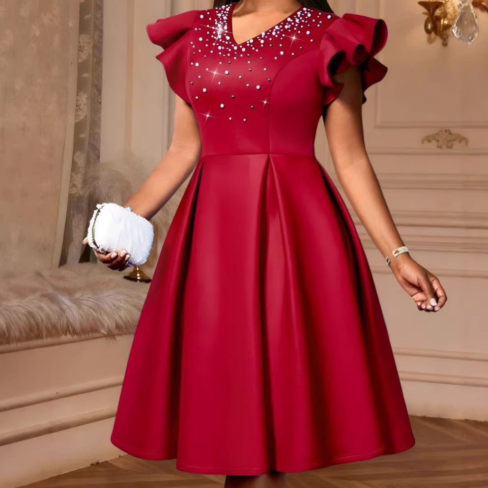 Elegantes Damen Abendkleid mit funkelndem Strass und voluminösen Ärmeln, perfekt für festliche Anlässe.