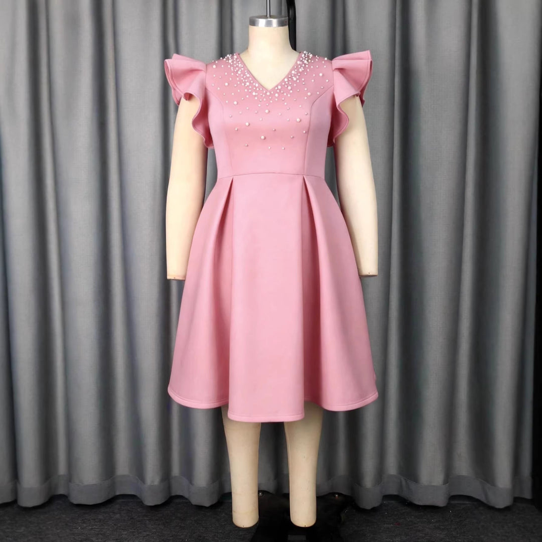 Exklusives Damen Festkleid in elegantem Design, mit glitzerndem Strassbesatz und modischen Puffärmeln.