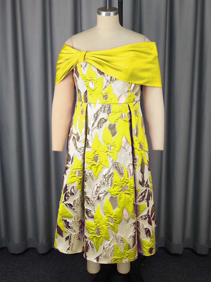 Damenkleid schulterfrei mit stilvollem Blumenprint. Vielseitiges Abendkleid für festliche Anlässe & Events.