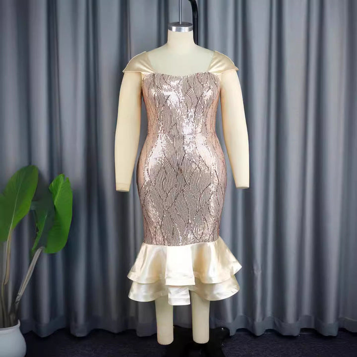 Glamouröses Damen Partykleid figurbetont, schimmernd, mit modischem Rüschensaum. Ideal für besondere Anlässe.
