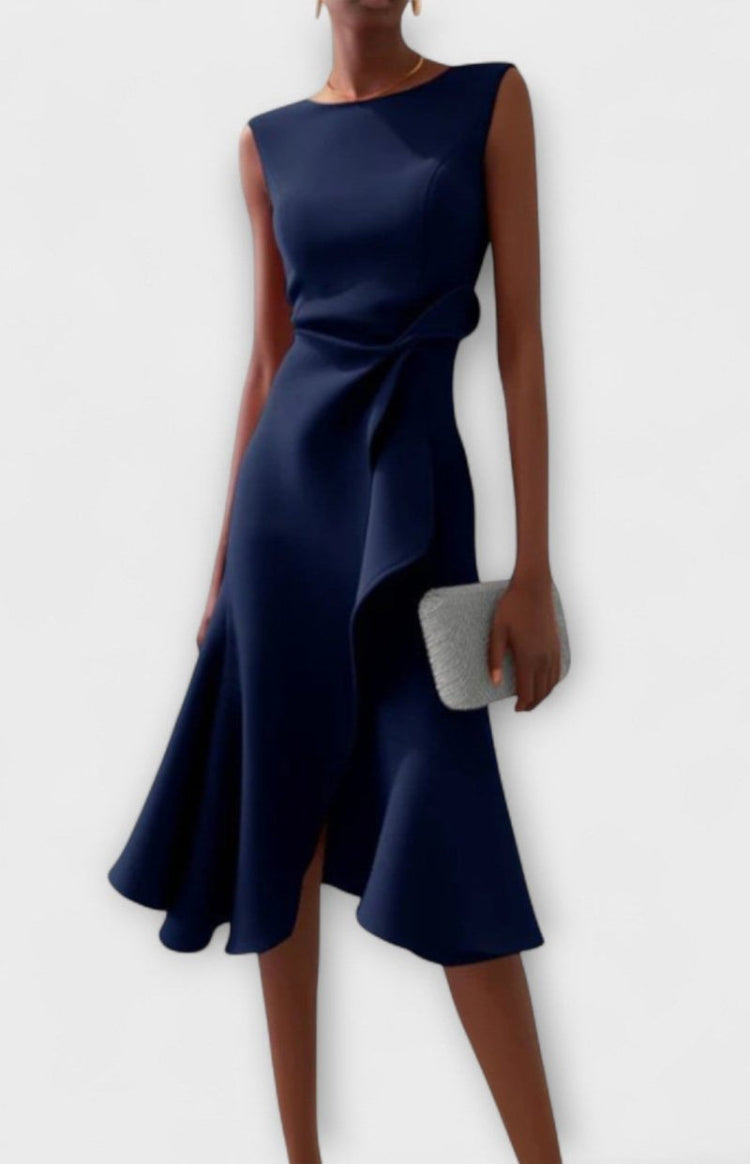 Ärmelloses Damen-Abendkleid Zoe, elegant tailliert mit Faltendetails für eine feminine Silhouette.
