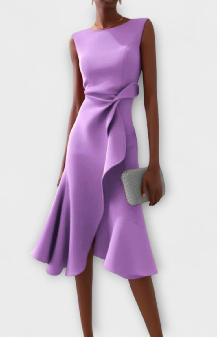 Zeitloses Damen-Abendmode-Kleid Zoe, elegant & festlich, mit tailliertem Schnitt & Faltendetails.