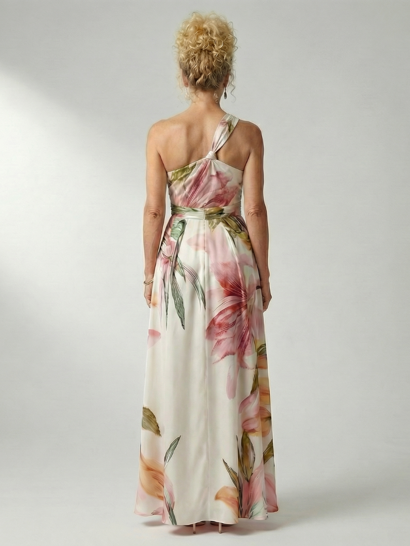 Detailaufnahme: Weißes Amiel Blumen Maxikleid mit lila-rosa Blüten; ärmellos, Neckholder. Luftiger Sommer-Stoff.