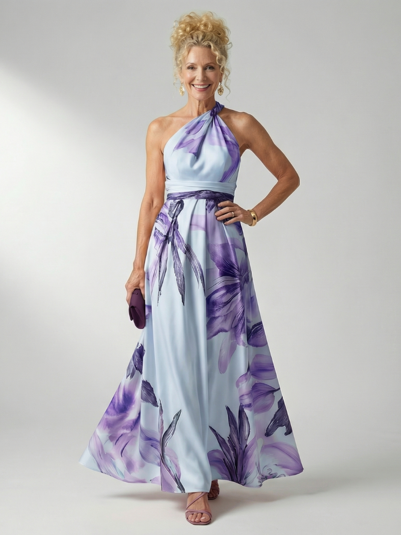 Dame trägt elegantes ärmelloses Amiel Maxikleid mit Blumenmuster; weiß, lila, rosa. Perfekt für Sommermode.