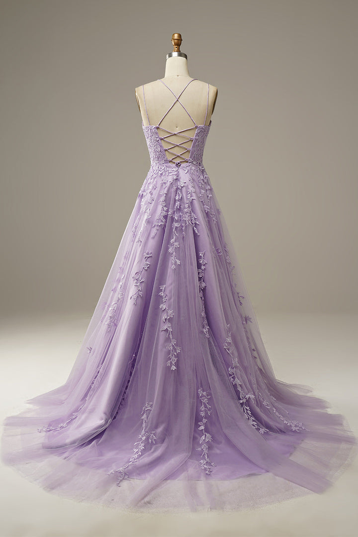 Bodenlanges Damen Abendkleid aus Tüll, mit exquisiten Applikationen am Rücken, für glamouröse Auftritte und Partys.