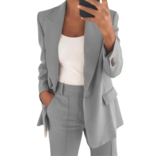 Modernes graues Damen Blazer & Hosen Set. Eleganter Hosenanzug für Business Look, Bürokleidung & Freizeitmode.