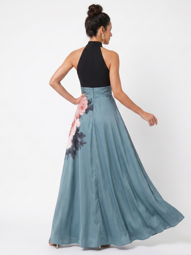 Schickes Damen Maxikleid mit elegantem Blumenmuster, Halterneck und fließendem Rock für besondere Anlässe.