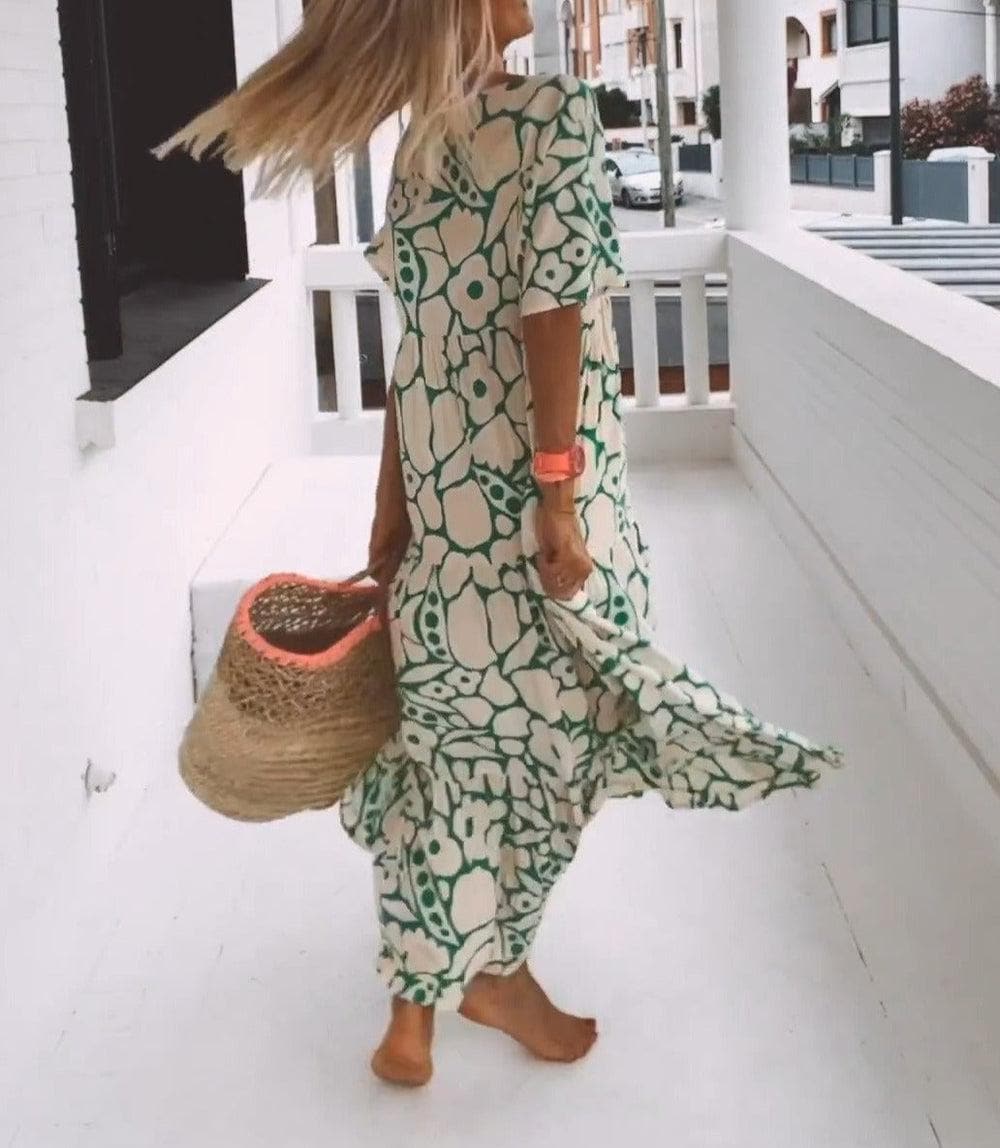 Boho-inspiriertes Damen Maxikleid mit Blumenmuster. Perfektes leichtes Strand- oder Urlaubskleid für den Sommer.