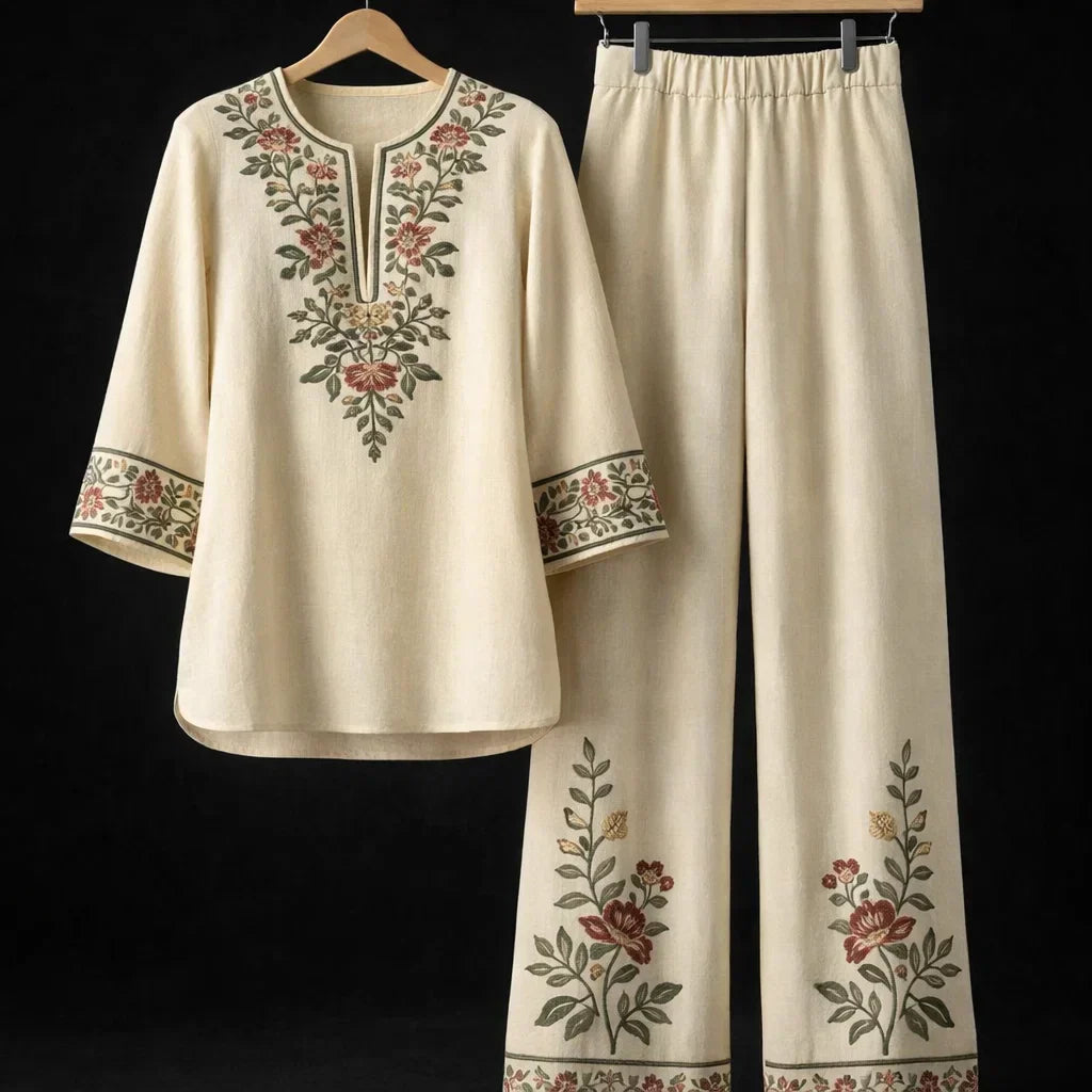 Elegantes Damen Blumen Zweiteiler Set: fließende Bluse und weite Hose mit floralem Muster. Ideal für Sommer & Freizeit.