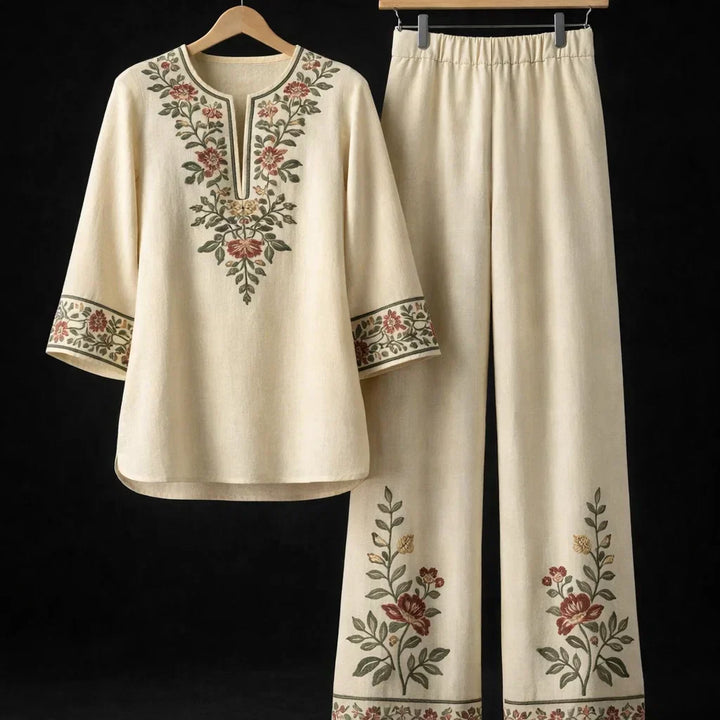 Elegantes Damen Blumen Zweiteiler Set: fließende Bluse und weite Hose mit floralem Muster. Ideal für Sommer & Freizeit.