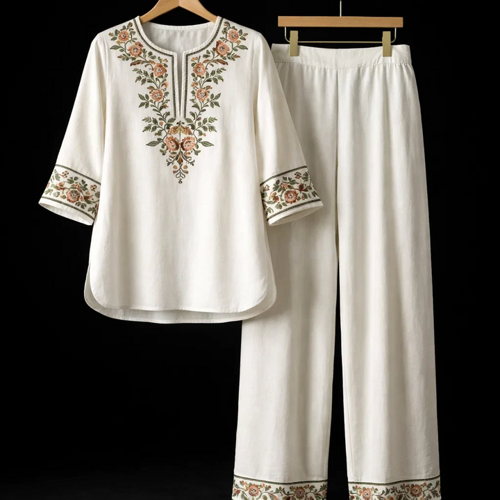 Modisches Damen Zweiteiler Set mit Blumen: elegante Bluse und weite Hose, perfekt für stilvolle Freizeitlooks im Sommer.