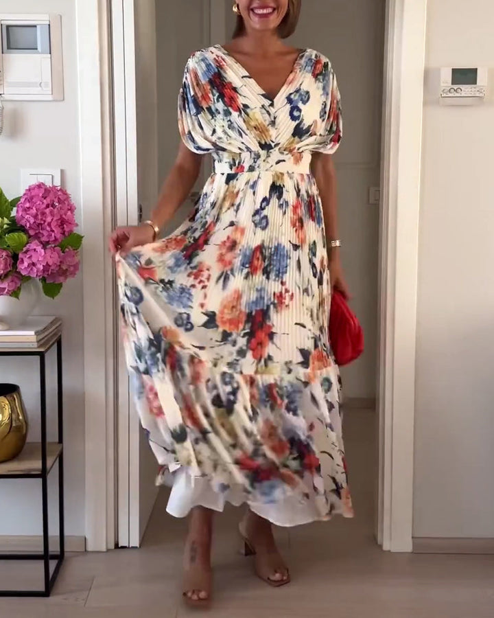 Figurbetontes Damen Blumenkleid im Sale. Zeitloses Design, vielseitig als Sommer- oder Abendkleid tragbar.
