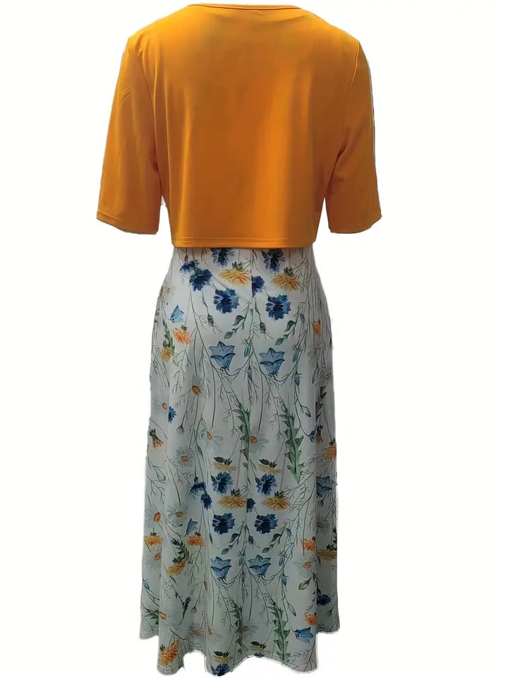 Detailansicht des floralen Prints auf dem eleganten Damen Blumenkleid Set, perfektes Outfit.