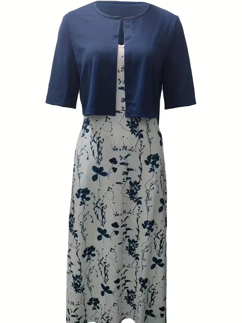 Attraktives Freizeitkleid Set für Damen, kombiniert ein Crop-Top mit einem floralen Rock.