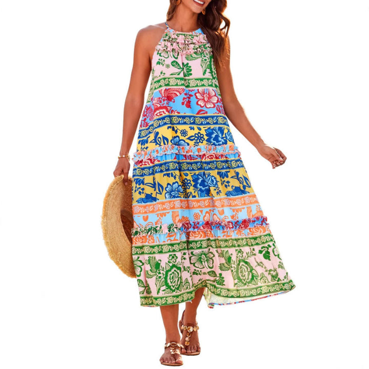 Elegantes Damen Bohemian Halter Maxikleid mit Blumenprint und Stufen, ideal als Sommerkleid oder Strandkleid.