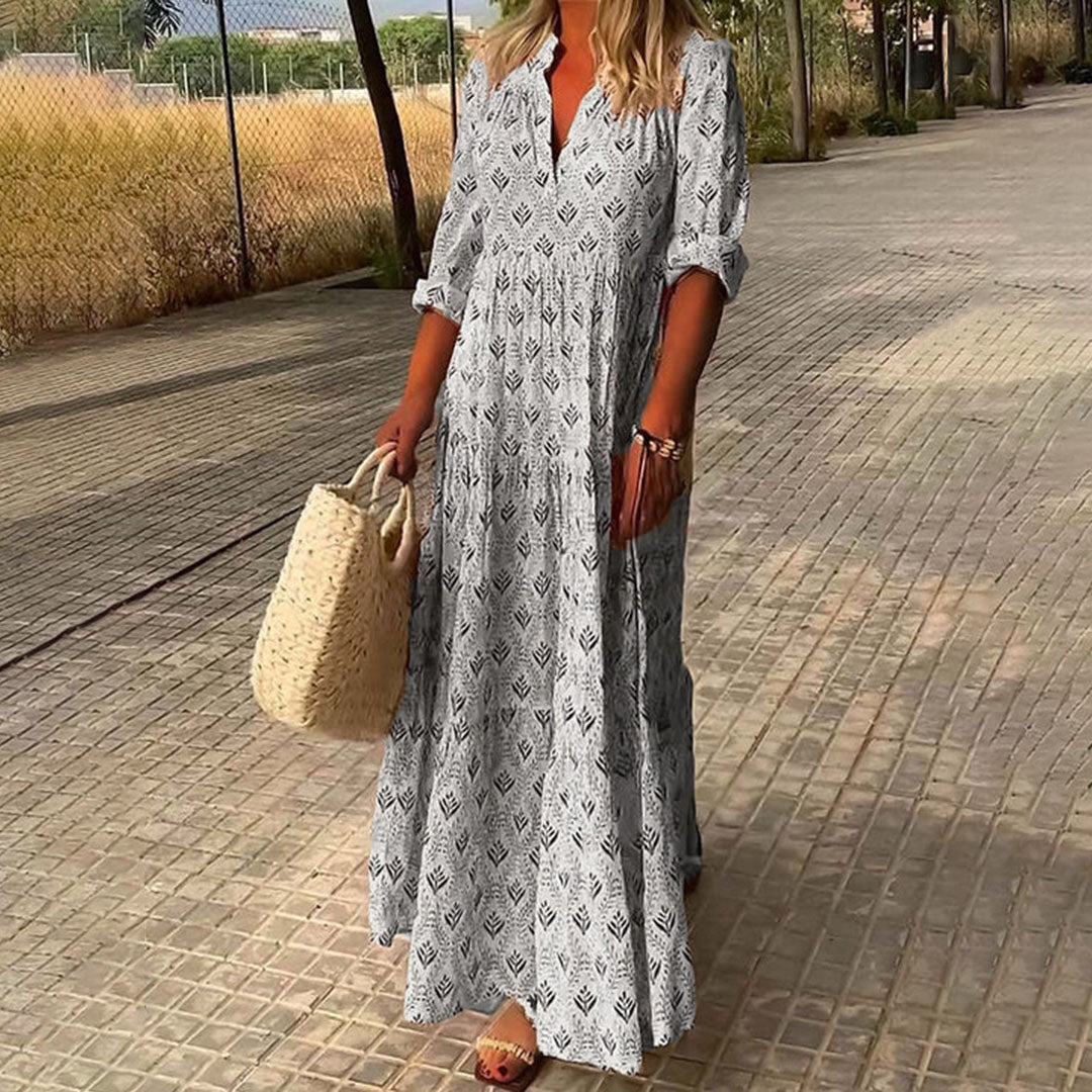 Luftiges, langes Damen Bohokleid aus leichtem Stoff mit V-Ausschnitt, ein bequemes und elegantes Sommerkleid.