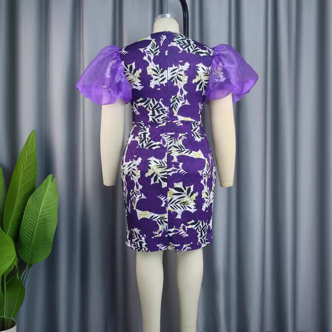 Chices Damen Abendkleid in Lila, mit auffälligem floralem Muster & modischen Puffärmeln, sehr elegant.