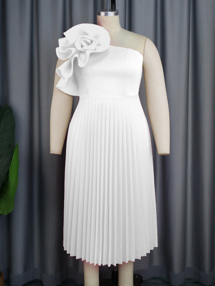 Damen Cocktailkleid, elegant, mit Blütenapplikation, Schalkragen und Plisseedetails für Feste.