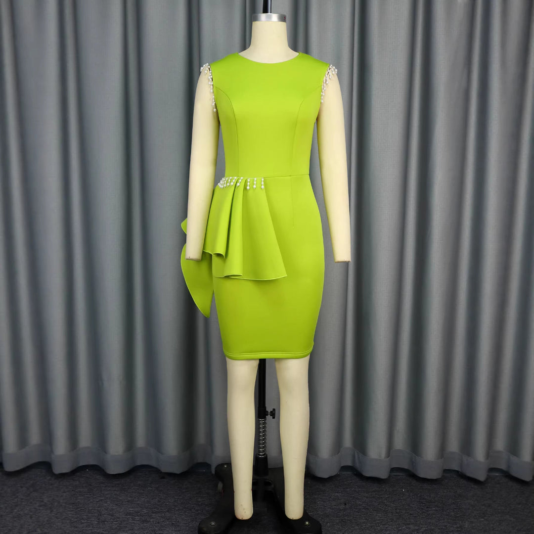 Festliches, figurbetontes Damenkleid mit eleganten Rüschen, ideal als Abendkleid für besondere Anlässe.