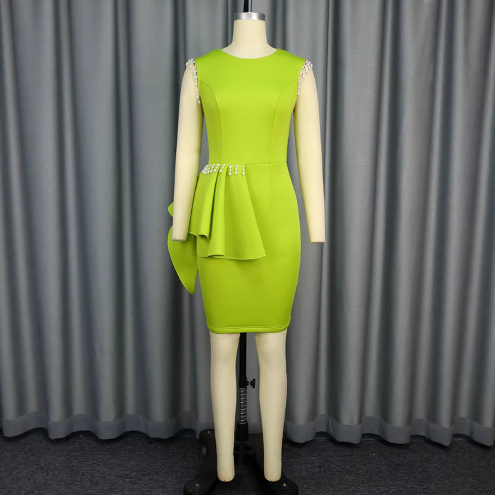 Festliches, figurbetontes Damenkleid mit eleganten Rüschen, ideal als Abendkleid für besondere Anlässe.
