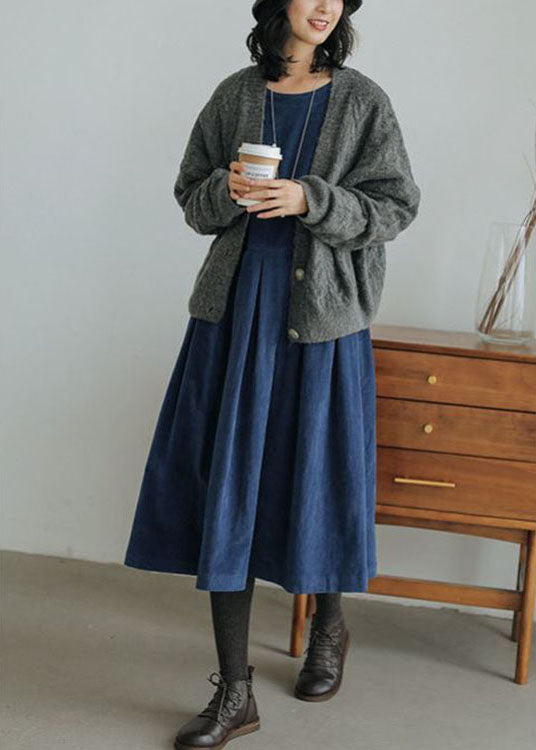 Damen Cord-Langarmkleid Emilia, perfekt für Herbst & Winter. Schmeichelndes, elegantes Outfit mit warmem Stoff.